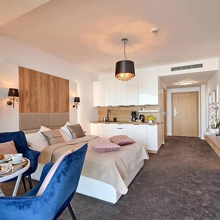 North Apartments, Sunsetview 507