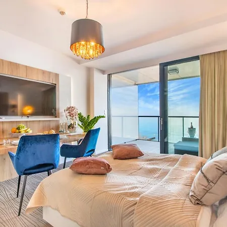 North Apartments, Sunsetview 507 Daire