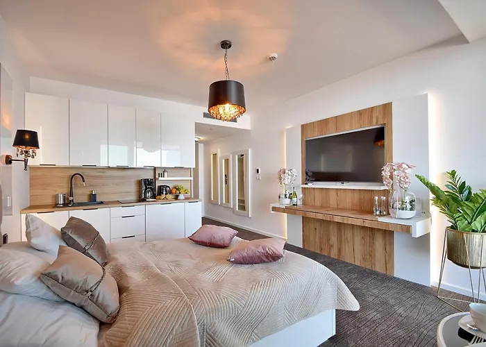 North Apartments, Sunsetview 507 *